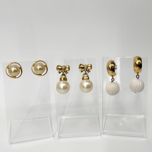 The Unbranded Brand Jewelry - Lot of 3 Pairs Vintage Gold Tone Pearl Earrings – Bow, Hoop‎ & Stud Styles